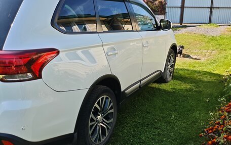 Mitsubishi Outlander III рестайлинг 3, 2015 год, 1 450 000 рублей, 5 фотография