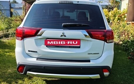 Mitsubishi Outlander III рестайлинг 3, 2015 год, 1 450 000 рублей, 6 фотография