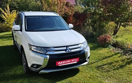 Mitsubishi Outlander III рестайлинг 3, 2015 год, 1 450 000 рублей, 2 фотография