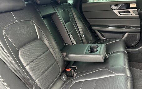 Jaguar XF II, 2017 год, 1 590 000 рублей, 21 фотография