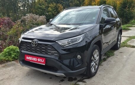 Toyota RAV4, 2022 год, 3 300 000 рублей, 1 фотография