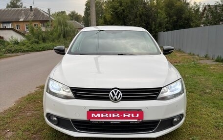 Volkswagen Jetta VI, 2013 год, 775 000 рублей, 2 фотография