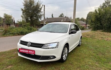 Volkswagen Jetta VI, 2013 год, 775 000 рублей, 24 фотография