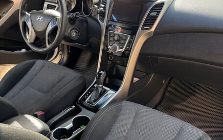 Hyundai i30 II рестайлинг, 2012 год, 900 000 рублей, 15 фотография