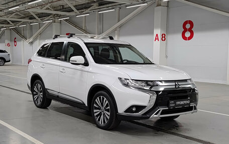 Mitsubishi Outlander III рестайлинг 3, 2019 год, 2 150 000 рублей, 3 фотография