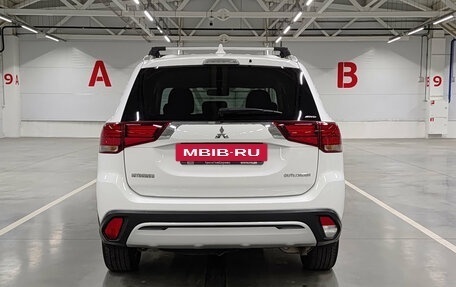 Mitsubishi Outlander III рестайлинг 3, 2019 год, 2 150 000 рублей, 7 фотография