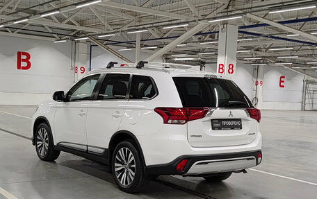 Mitsubishi Outlander III рестайлинг 3, 2019 год, 2 150 000 рублей, 8 фотография