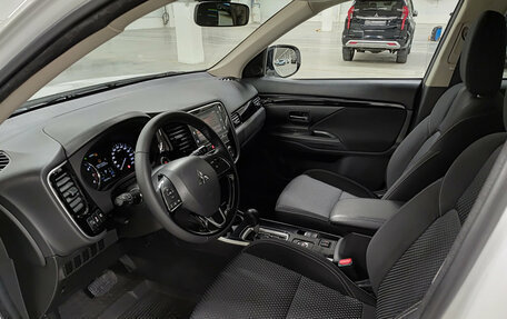 Mitsubishi Outlander III рестайлинг 3, 2019 год, 2 150 000 рублей, 20 фотография