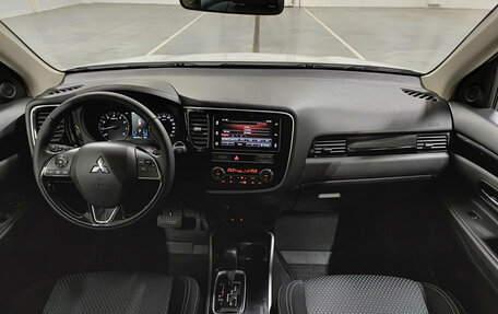 Mitsubishi Outlander III рестайлинг 3, 2019 год, 2 150 000 рублей, 17 фотография