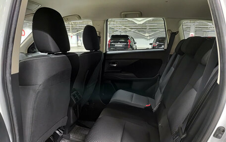 Mitsubishi Outlander III рестайлинг 3, 2019 год, 2 150 000 рублей, 15 фотография