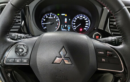 Mitsubishi Outlander III рестайлинг 3, 2019 год, 2 150 000 рублей, 25 фотография