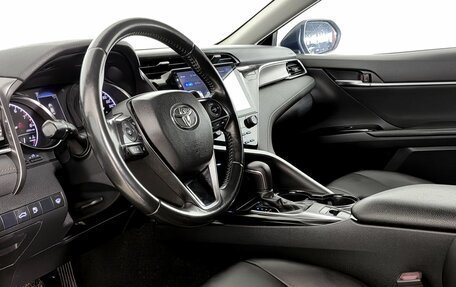 Toyota Camry, 2018 год, 2 299 000 рублей, 16 фотография