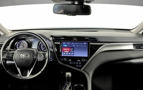 Toyota Camry, 2018 год, 2 299 000 рублей, 14 фотография