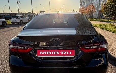 Toyota Camry, 2021 год, 2 950 000 рублей, 5 фотография