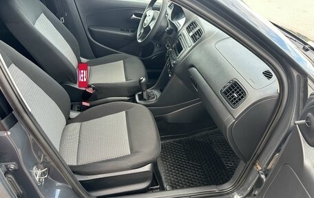 Volkswagen Polo VI (EU Market), 2013 год, 895 000 рублей, 37 фотография
