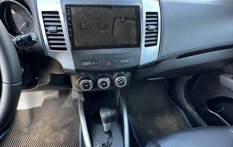 Mitsubishi Outlander III рестайлинг 3, 2010 год, 1 300 000 рублей, 19 фотография