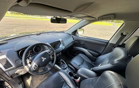 Mitsubishi Outlander III рестайлинг 3, 2010 год, 1 300 000 рублей, 17 фотография