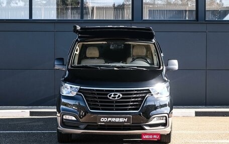 Hyundai Grand Starex Grand Starex I рестайлинг 2, 2018 год, 4 799 000 рублей, 3 фотография