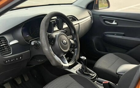 KIA Rio IV, 2017 год, 1 000 000 рублей, 3 фотография