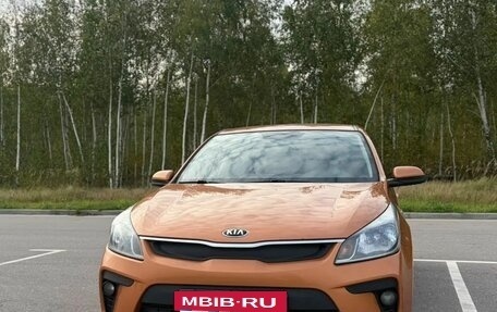 KIA Rio IV, 2017 год, 1 000 000 рублей, 2 фотография