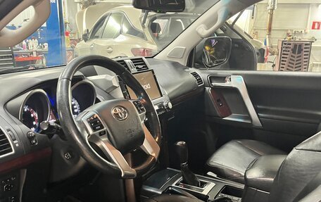 Toyota Land Cruiser Prado 150 рестайлинг 2, 2017 год, 3 500 000 рублей, 15 фотография