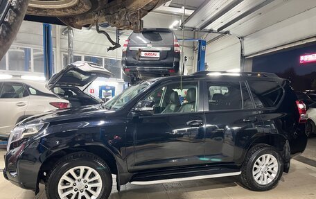 Toyota Land Cruiser Prado 150 рестайлинг 2, 2017 год, 3 500 000 рублей, 13 фотография