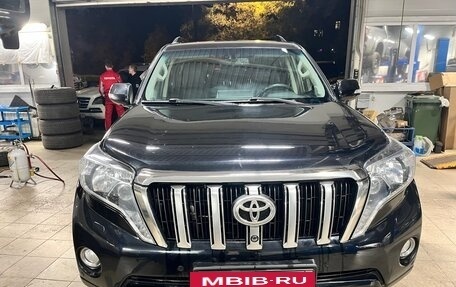Toyota Land Cruiser Prado 150 рестайлинг 2, 2017 год, 3 500 000 рублей, 10 фотография