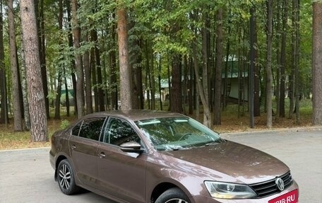 Volkswagen Jetta VI, 2015 год, 1 195 000 рублей, 2 фотография