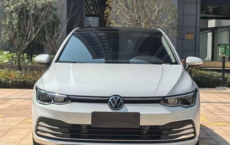 Volkswagen Golf VIII, 2022 год, 1 930 000 рублей, 2 фотография