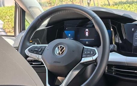 Volkswagen Golf VIII, 2022 год, 1 930 000 рублей, 11 фотография