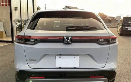Honda Vezel, 2023 год, 1 870 000 рублей, 3 фотография