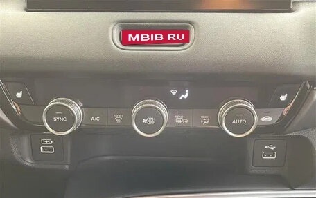 Honda Vezel, 2023 год, 1 870 000 рублей, 12 фотография