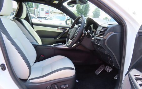 Lexus CT I рестайлинг, 2022 год, 1 800 000 рублей, 16 фотография