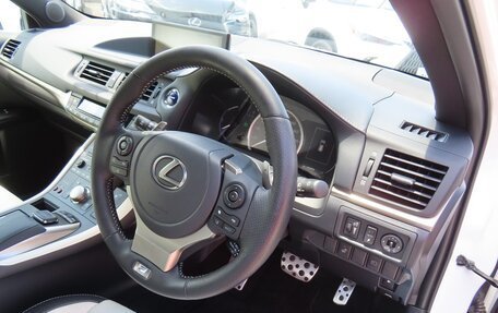 Lexus CT I рестайлинг, 2022 год, 1 800 000 рублей, 19 фотография
