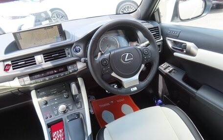 Lexus CT I рестайлинг, 2022 год, 1 800 000 рублей, 14 фотография