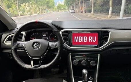 Volkswagen T-Roc I, 2019 год, 1 450 007 рублей, 21 фотография