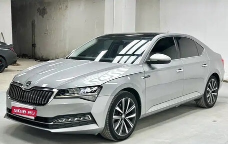 Skoda Superb III рестайлинг, 2022 год, 1 923 004 рублей, 1 фотография