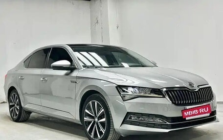 Skoda Superb III рестайлинг, 2022 год, 1 923 004 рублей, 3 фотография