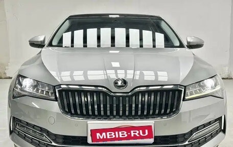 Skoda Superb III рестайлинг, 2022 год, 1 923 004 рублей, 2 фотография