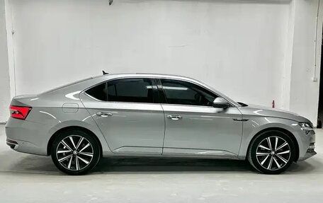 Skoda Superb III рестайлинг, 2022 год, 1 923 004 рублей, 6 фотография