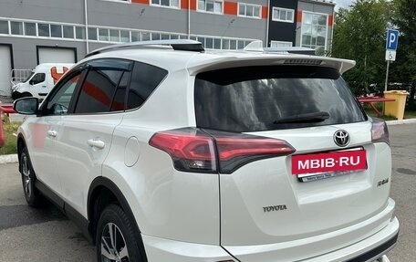 Toyota RAV4, 2018 год, 2 800 000 рублей, 5 фотография