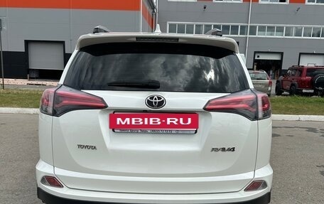 Toyota RAV4, 2018 год, 2 800 000 рублей, 6 фотография