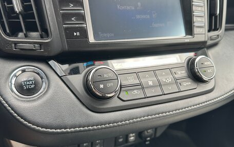 Toyota RAV4, 2018 год, 2 800 000 рублей, 12 фотография