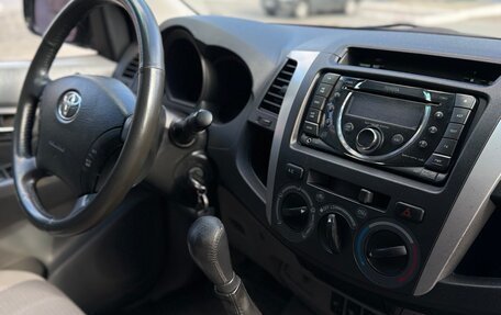 Toyota Hilux VII, 2011 год, 1 950 000 рублей, 13 фотография