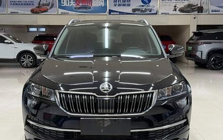 Skoda Karoq I, 2023 год, 2 100 008 рублей, 2 фотография
