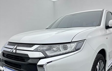 Mitsubishi Outlander III рестайлинг 3, 2022 год, 1 780 000 рублей, 2 фотография