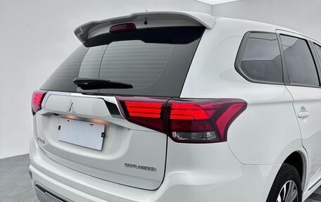 Mitsubishi Outlander III рестайлинг 3, 2022 год, 1 780 000 рублей, 7 фотография