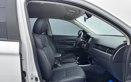 Mitsubishi Outlander III рестайлинг 3, 2022 год, 1 780 000 рублей, 16 фотография
