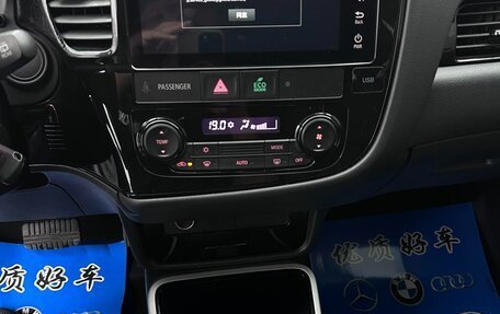Mitsubishi Outlander III рестайлинг 3, 2022 год, 1 780 000 рублей, 14 фотография