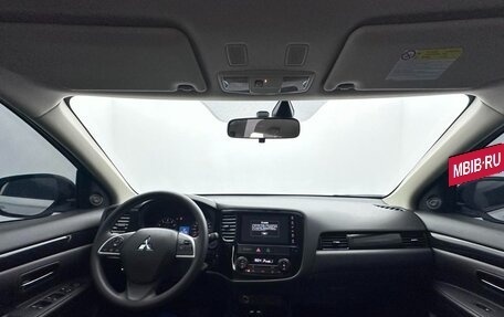 Mitsubishi Outlander III рестайлинг 3, 2022 год, 1 780 000 рублей, 15 фотография
